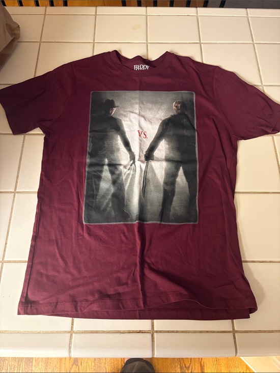 Freddy Other - Freddy Men's Short-Sleeve Graphic Tee in Burgundy with VS Panel